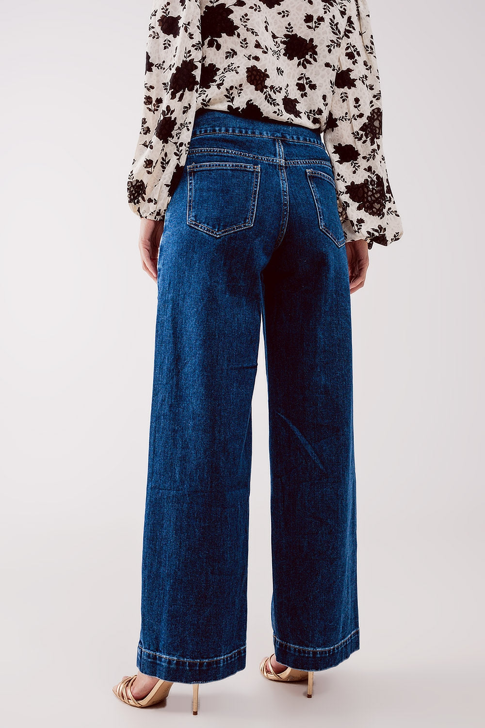 Wide leg jeans met knoopdetail in mid blue
