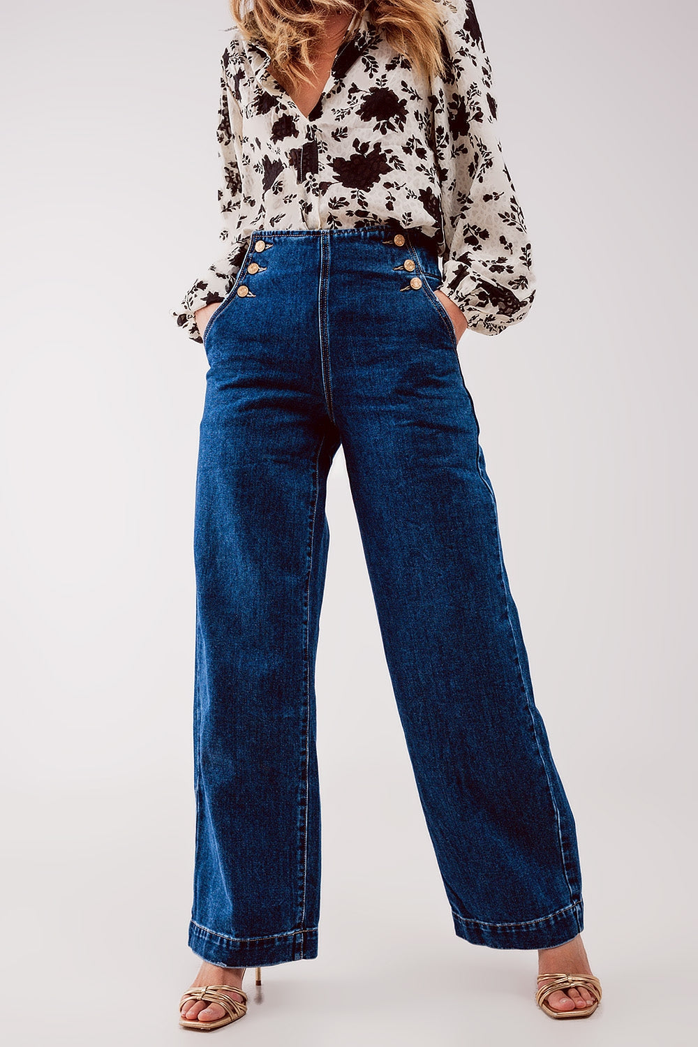 Wide leg jeans met knoopdetail in mid blue