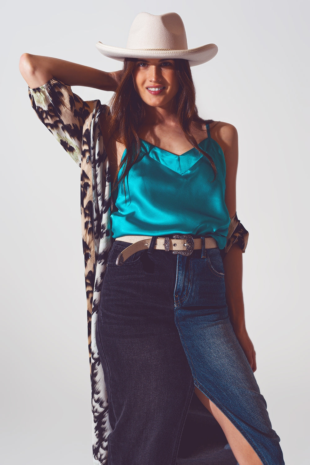 Satijnen cop top in turquoise met v-hals